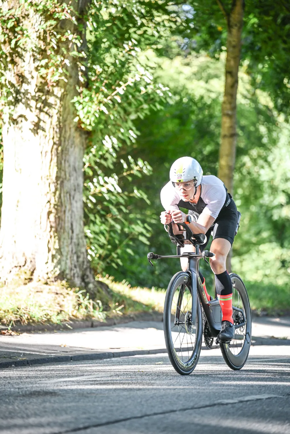 Danny Verdel cornering on the time trial bike during the bike leg of Ironman 70.3 Duisburg 2025