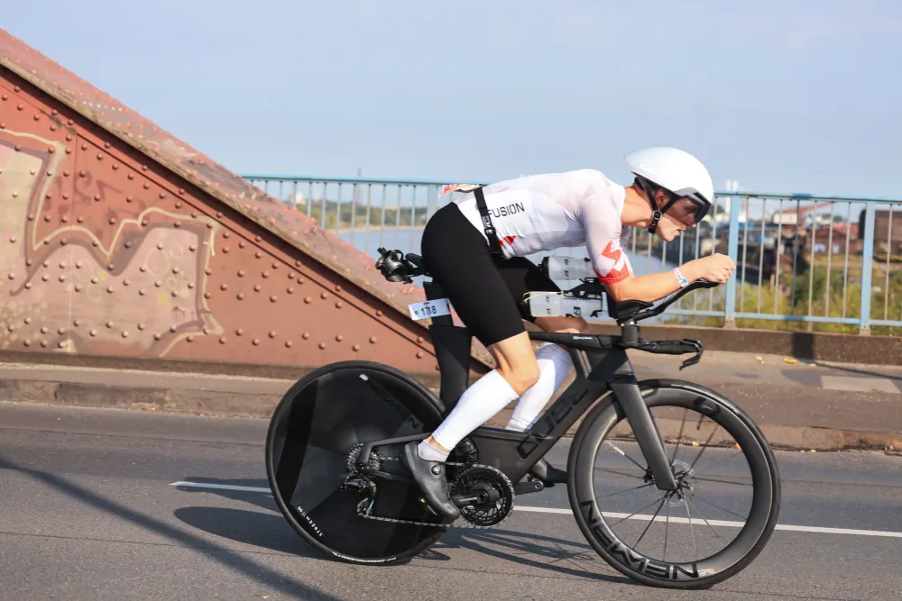 Side view of Danny Verdel on the time trial bike crossing a bridge at Ironman 70.3 Duisburg 2026