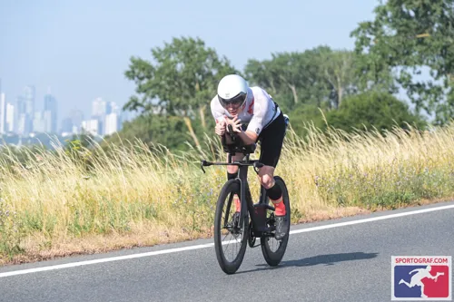 Danny Verdel on the time trial bike with the Frankfurt skyline behind, Ironman Frankfurt 2026