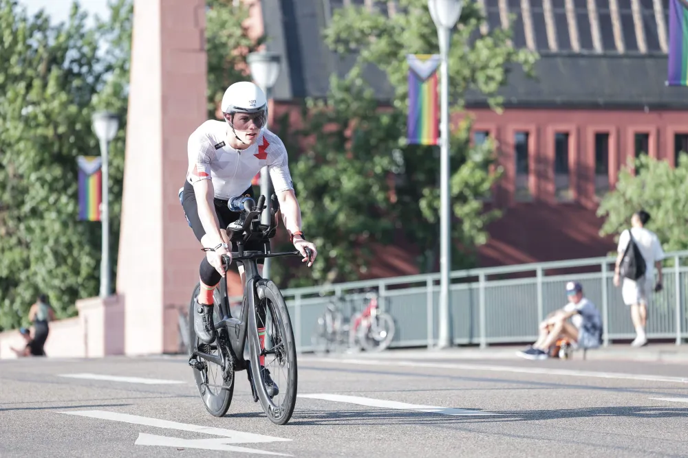 Danny Verdel riding across a bridge in Frankfurt during the bike leg of Ironman Frankfurt 2026