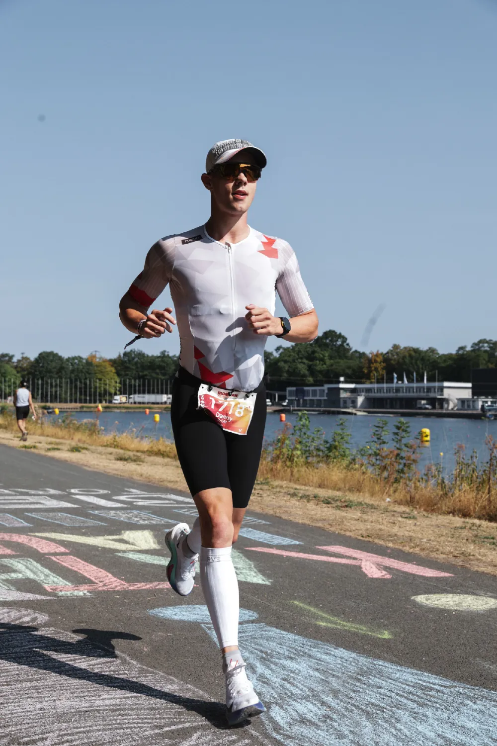 Danny Verdel running along the rowing course during the run of Ironman 70.3 Duisburg 2026